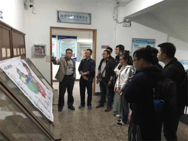 20180519-1-清华大学建筑学院学生来博彩网址
参加土壤学实习288.jpg